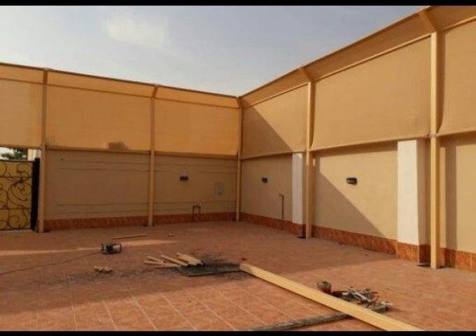 مظلات وسواتر في احياء الرياض